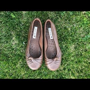 Women’s flats